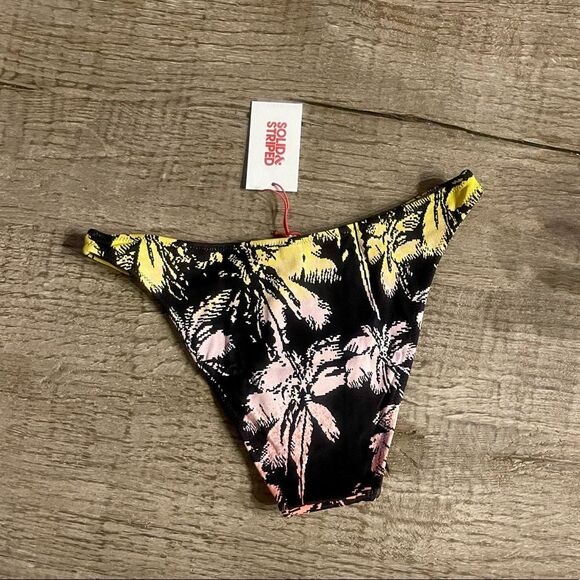 (BOTTOMS) Solid & Striped Annabelle Bikini Bottoms. - Picture 4 of 5